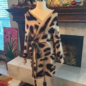Day and Night “Feeling Frisky”cheetah/jaguar print sweater wrap dress🐆💕✨